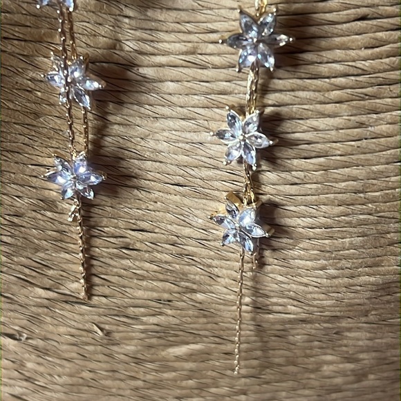 Carole, Inc “Falling Stars” golden chain w stars - Picture 3 of 4